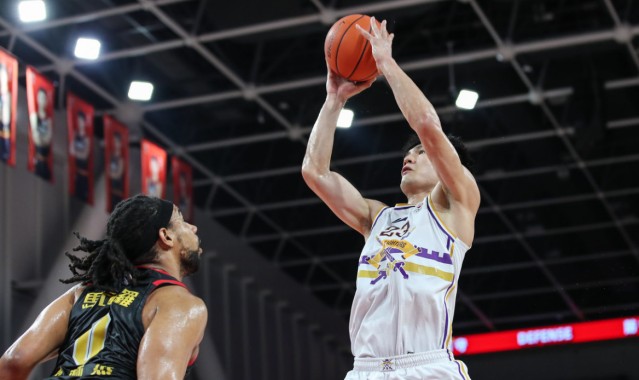 辽粤竞争升级！曝陈国豪换焦泊乔广东留王少杰 徐昕或赴海外联赛